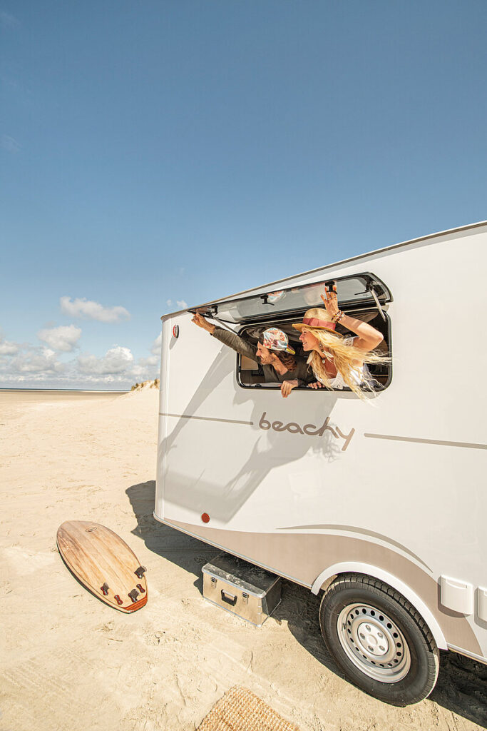 2025-ww-beachy-420-mood-Seitenfenster-people-aussen-5178-BEAR-PRESSE-thumb