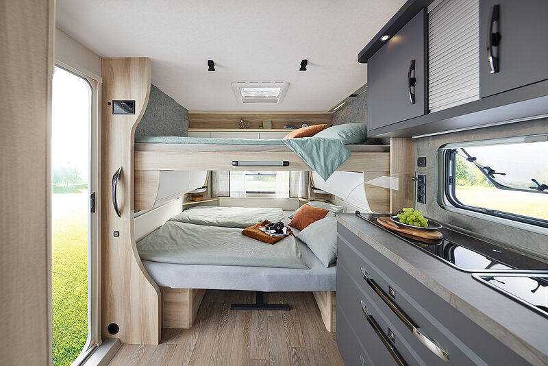 2026-WW-De-Luxe-515-UHL-innen-Hubbett-unten-Sitzgruppe-ist-Bett-q-BEAR-PRESSE-thumb