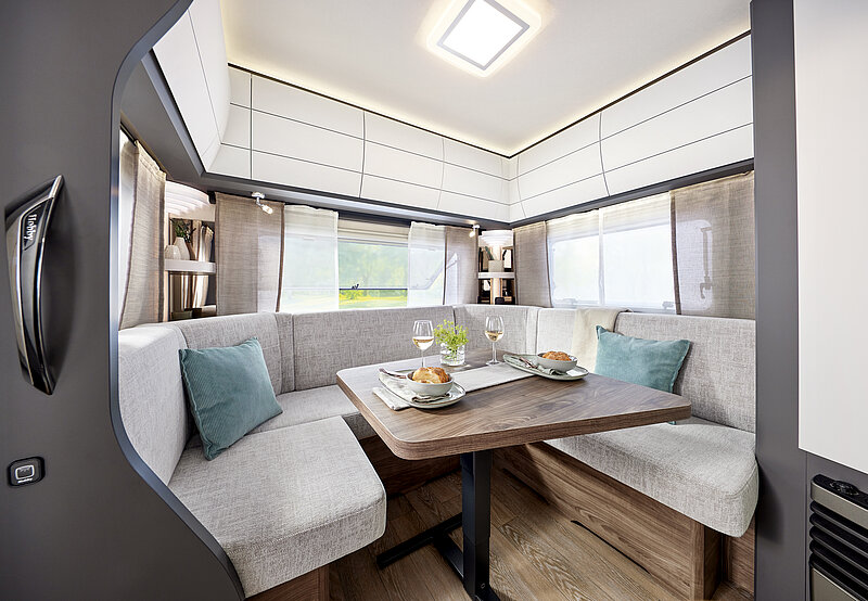 2026-WW-Excellent-Edition-495-UL-innen-U-Sitzgruppe-q-BEAR-PRESSE-thumb