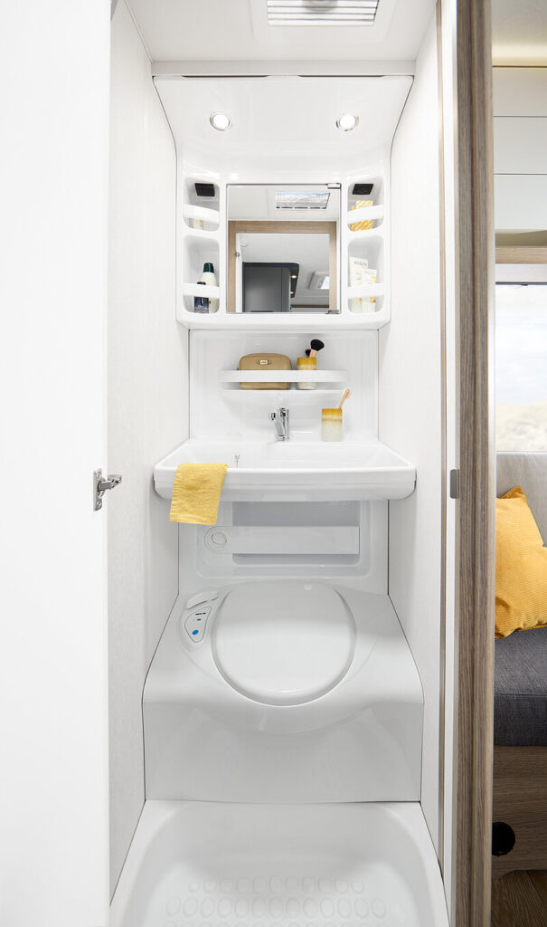 2026-WW-Ontour-390-SF-innen-Waschraum-h-BEAR-PRESSE-thumb