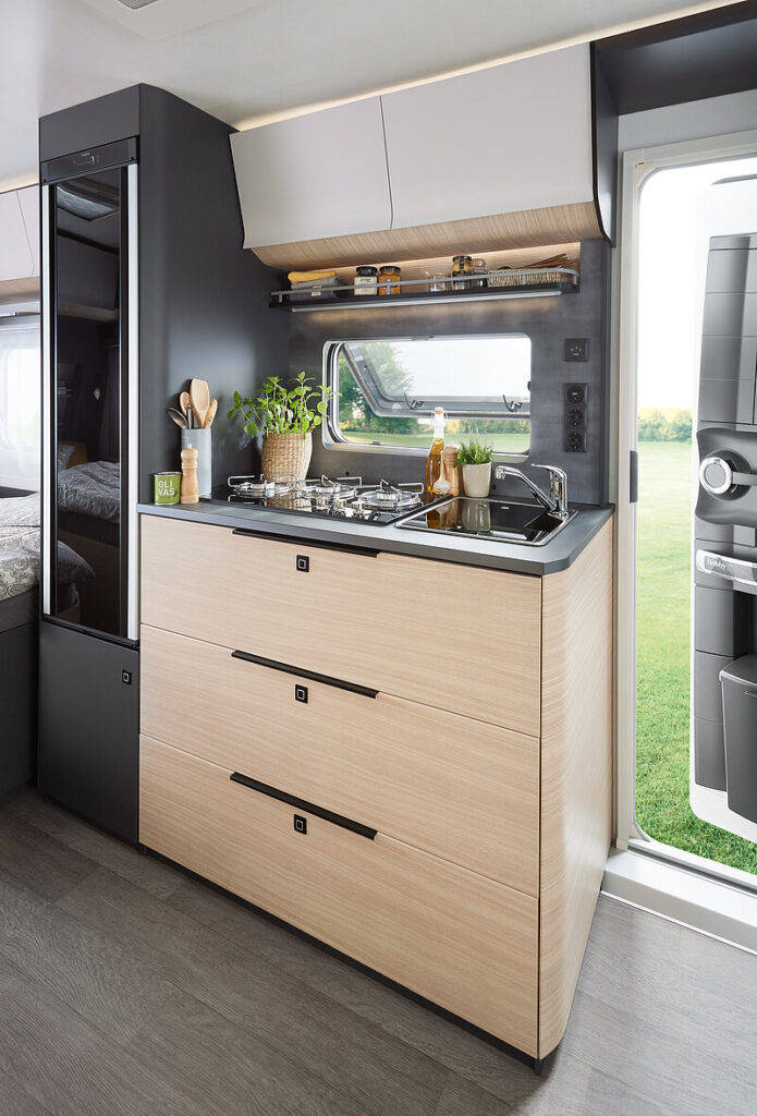 2026-ww-maxia-595-kml-innen-kueche-BEAR-PRESSE-thumb